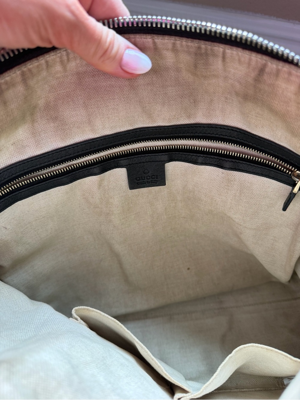 Gucci Black Emblem GG Tote - Picture 4 of 6